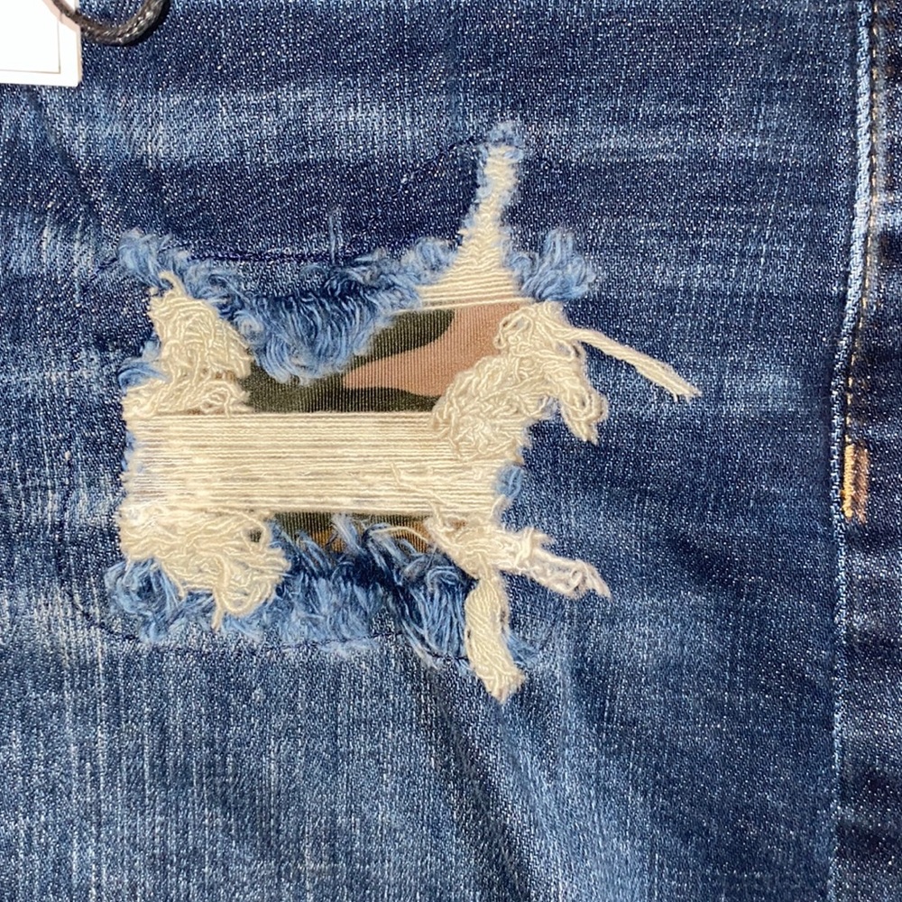 Judy Blue High Waist Distressed Camo Patch Jean Shorts. Size Small - Picture 4 of 5